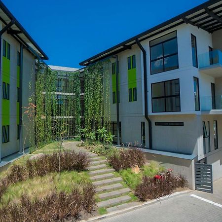 Bee Suites Santa Ana Exterior photo