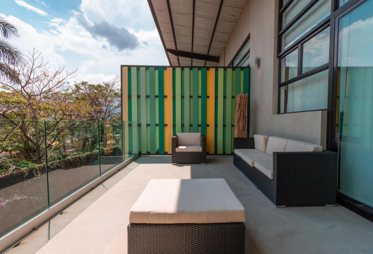 Bee Suites Santa Ana Exterior photo