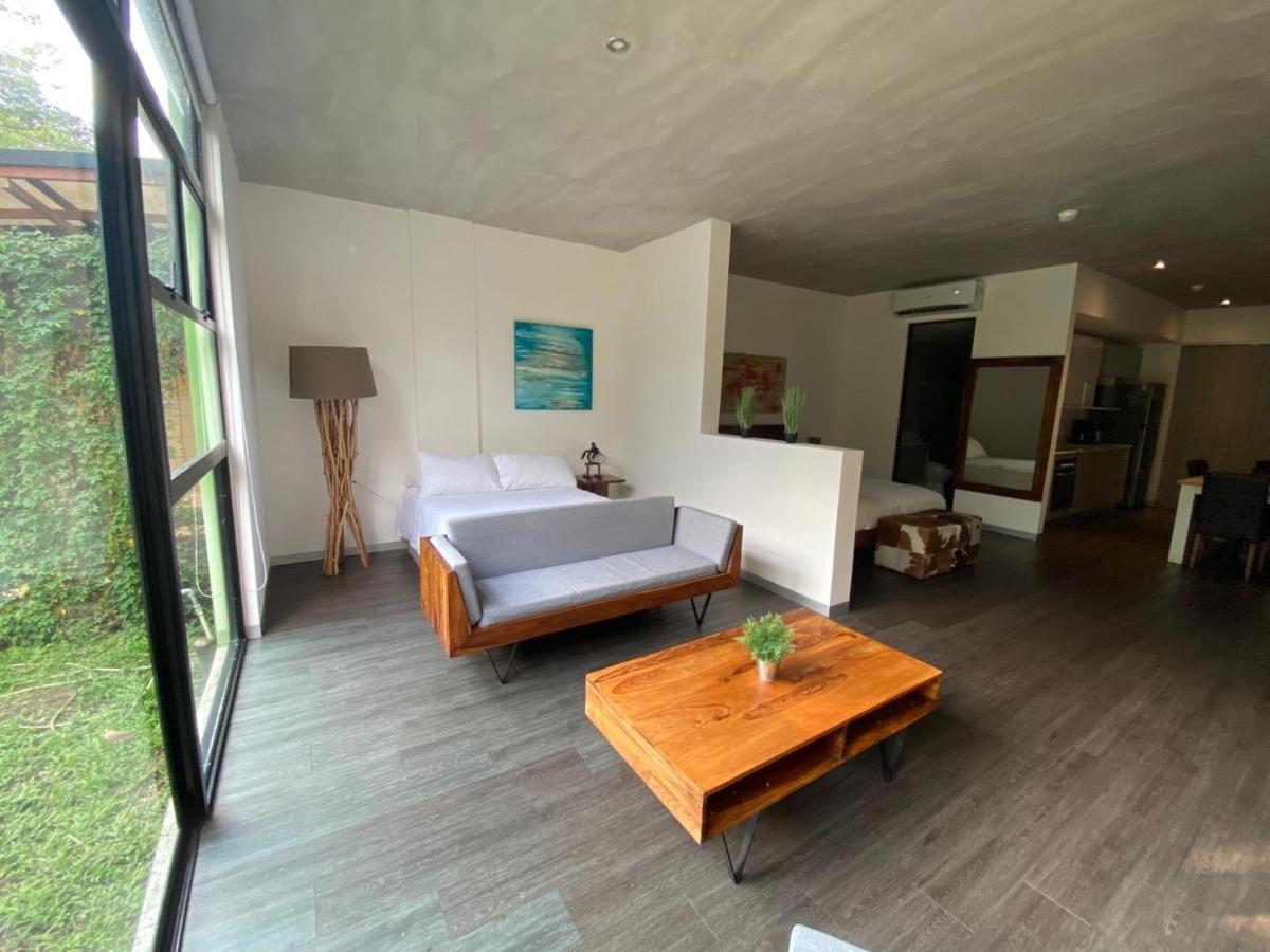 Bee Suites Santa Ana Exterior photo
