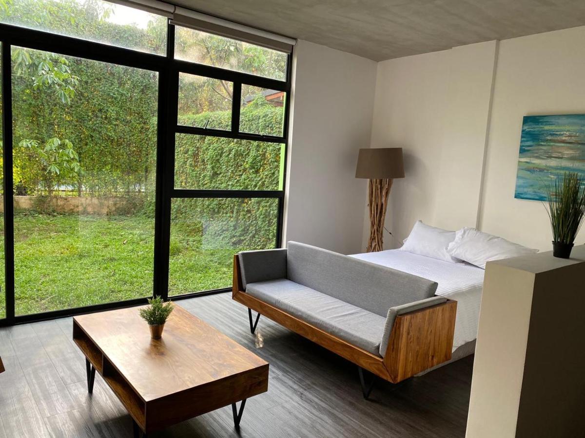 Bee Suites Santa Ana Exterior photo