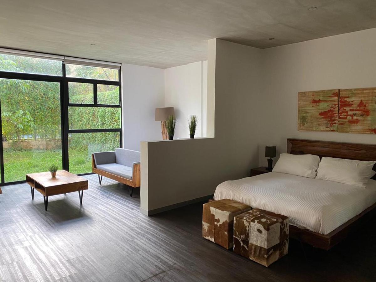 Bee Suites Santa Ana Exterior photo