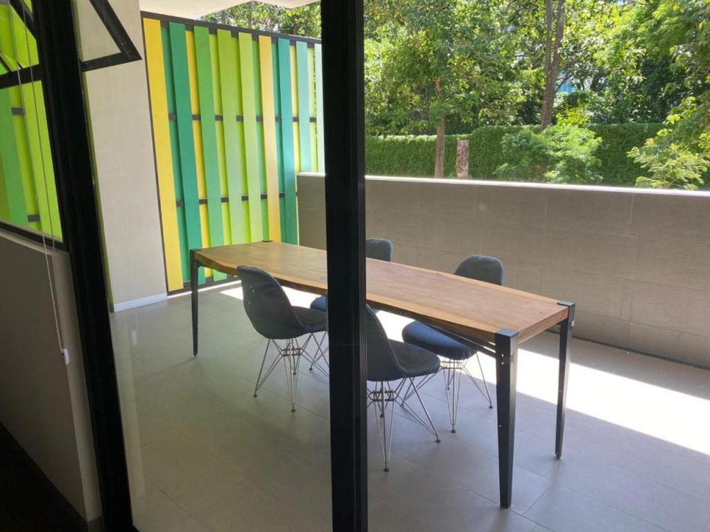 Bee Suites Santa Ana Exterior photo