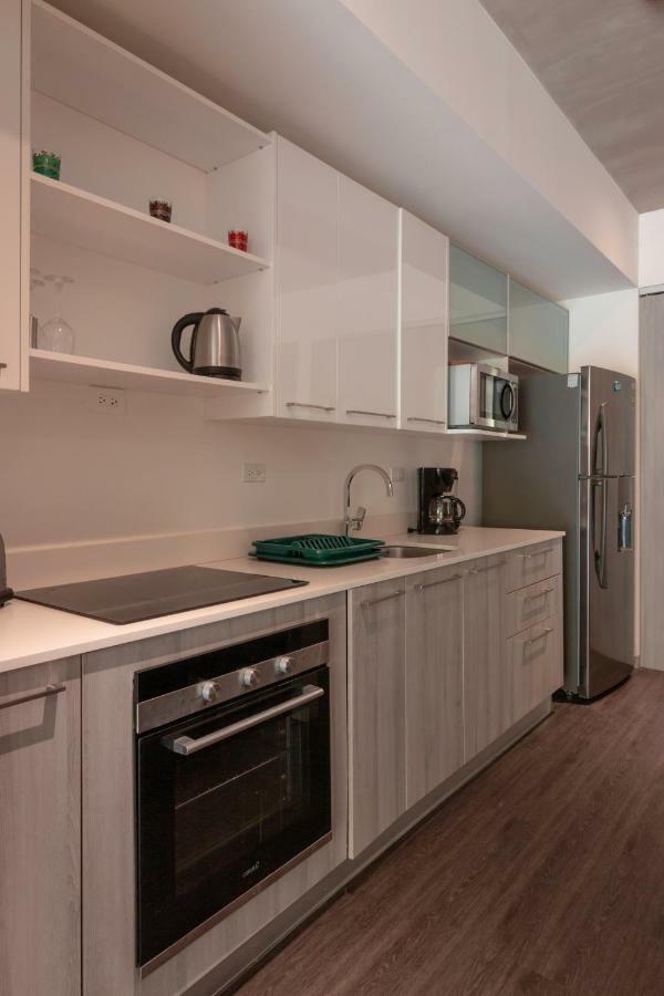 Bee Suites Santa Ana Exterior photo