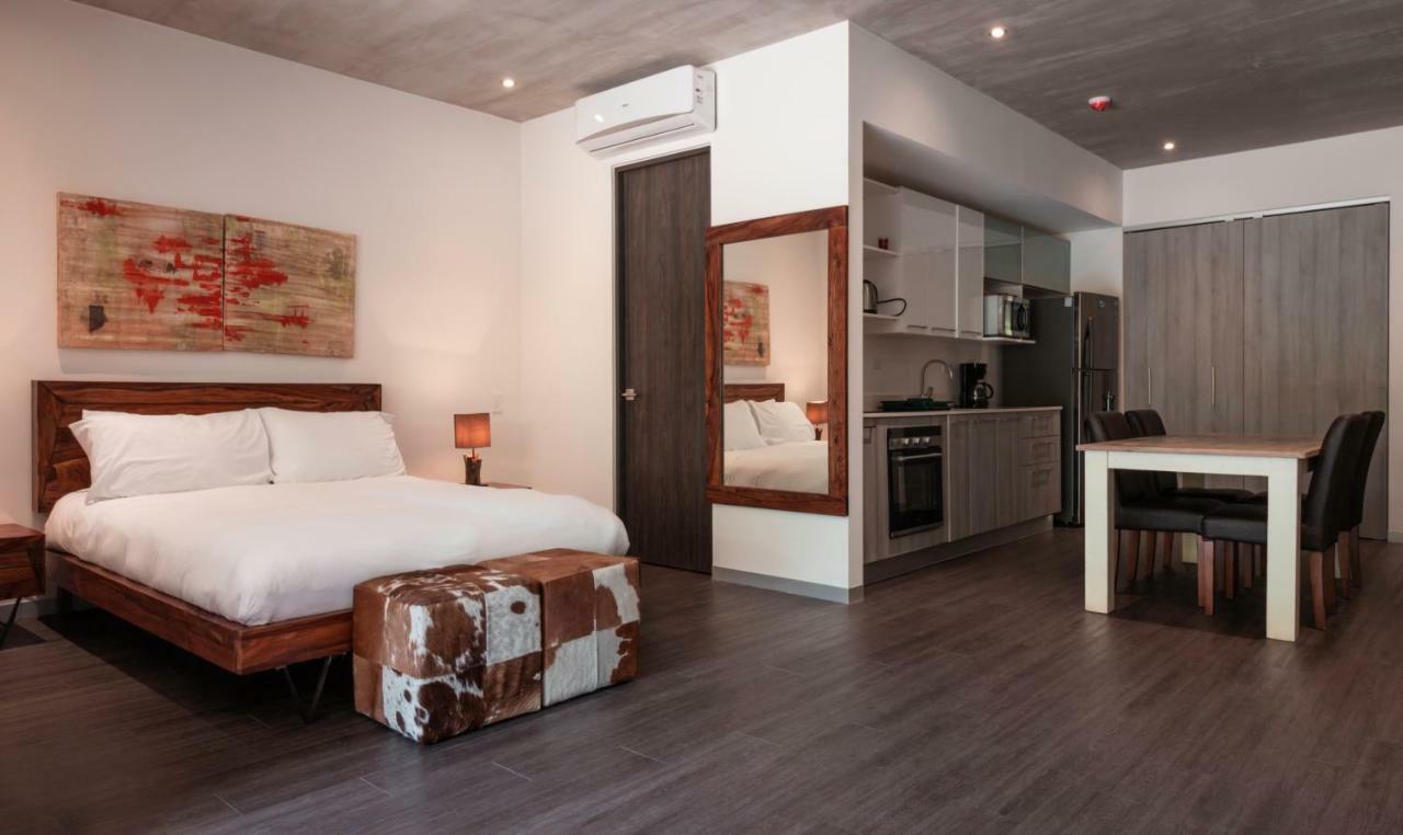 Bee Suites Santa Ana Exterior photo