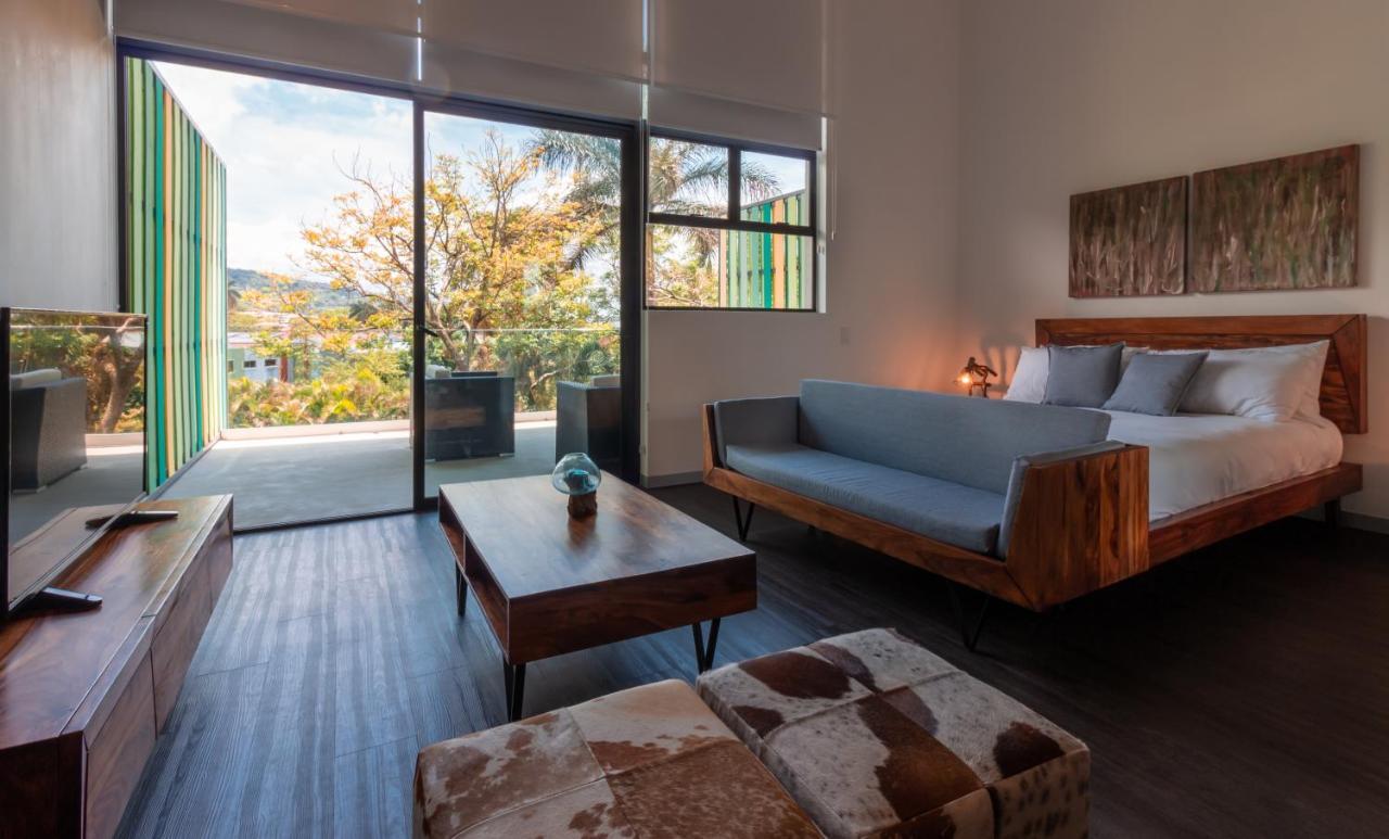 Bee Suites Santa Ana Exterior photo