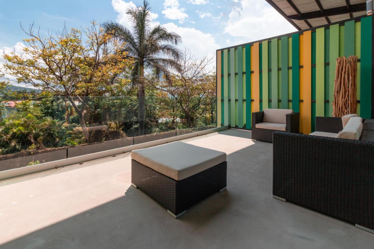 Bee Suites Santa Ana Exterior photo